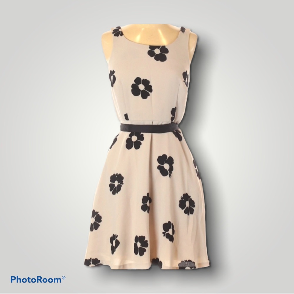 Lauren Conrad Beige Dress with Black Floral Print - Picture 2 of 13
